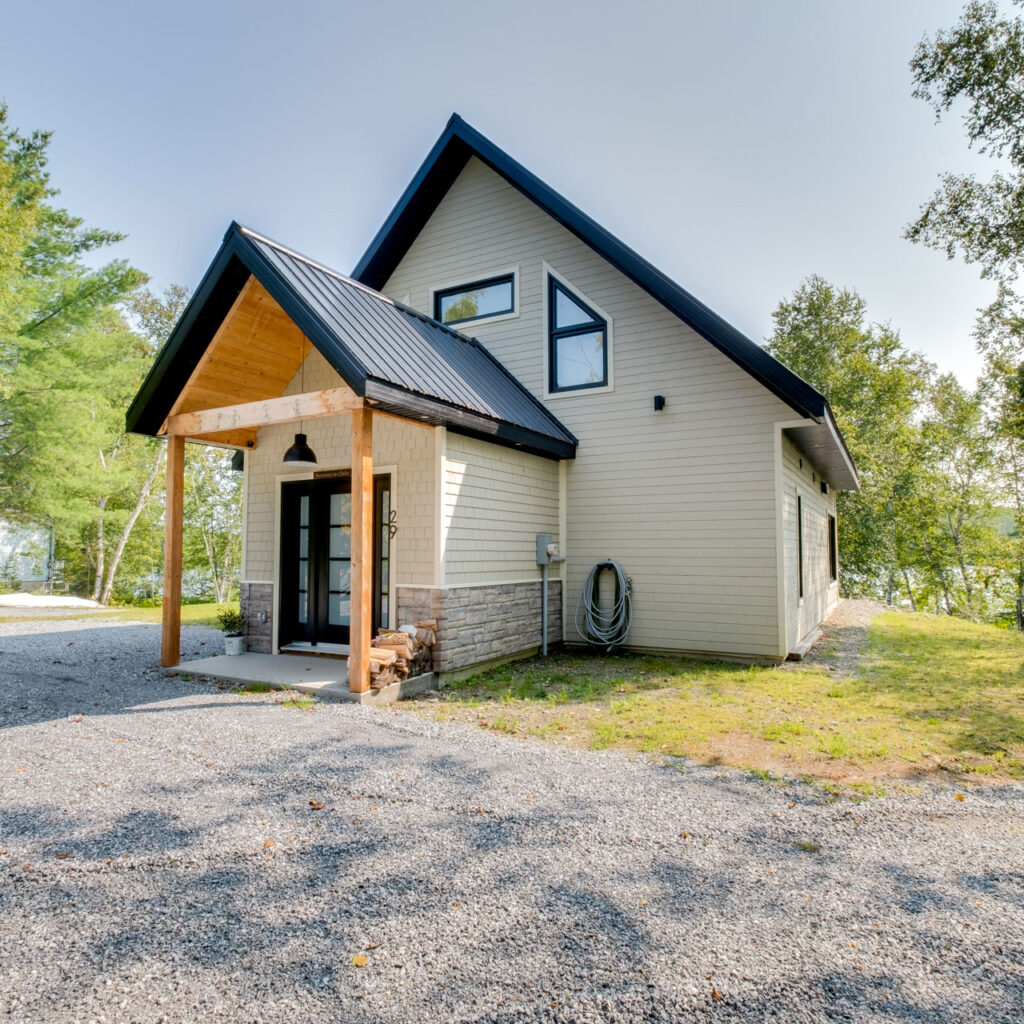 Batitech chalet suisse sur dalle facade avant / Swiss-style chalet on a slab