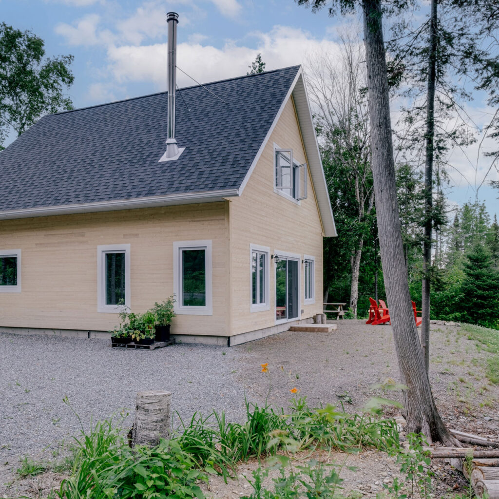 Batitech Chalet classique prefabrique cote / Classic prefabricated chalet