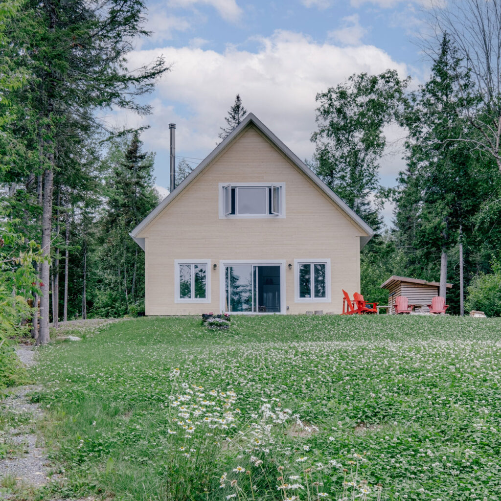 Batitech Chalet classique prefabrique facade 2 / Classic prefabricated chalet