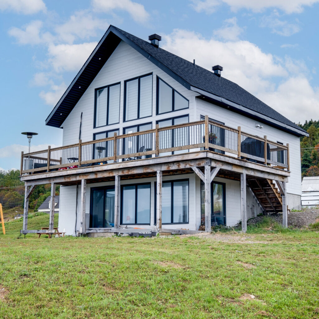 Batitech chalet europeen prefabriquee facade arriere / European-style prefabricated chalet