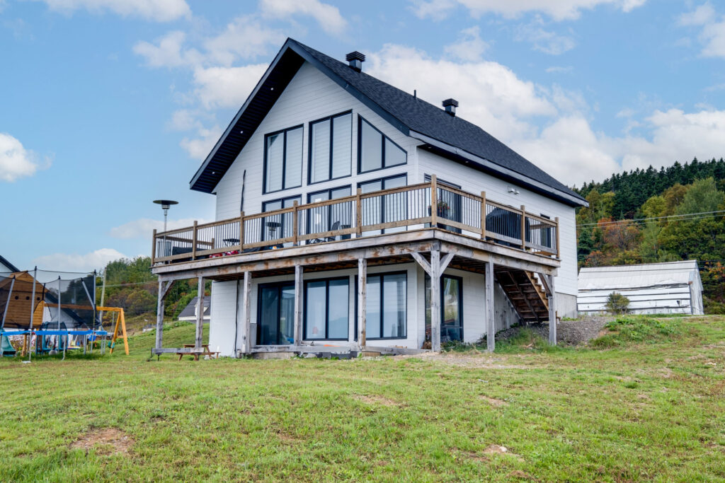 Batitech chalet europeen prefabriquee facade arriere / European-style prefabricated chalet