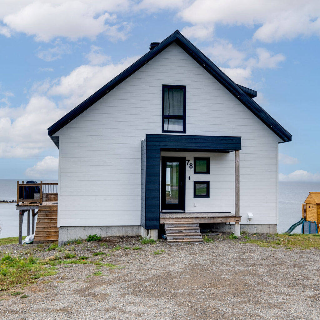 Batitech chalet europeen prefabriquee facade / European-style prefabricated chalet