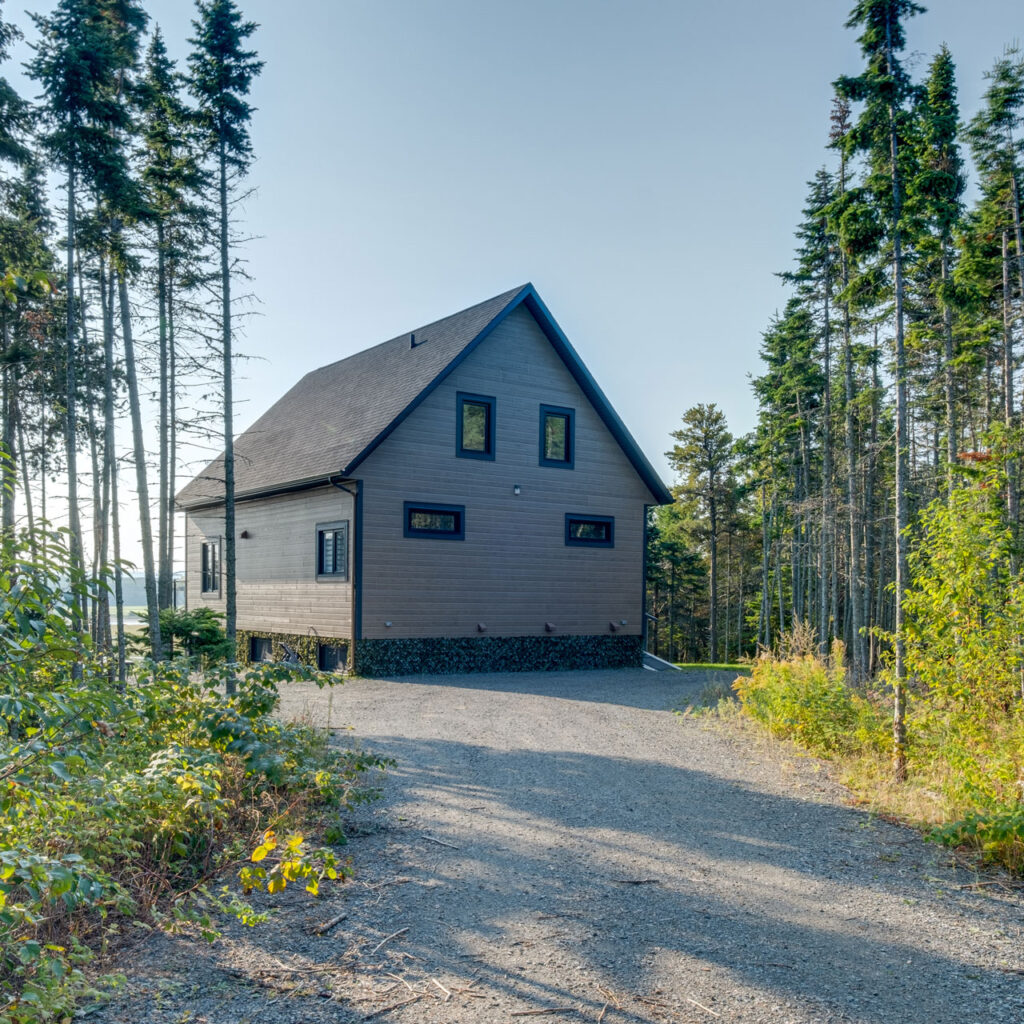 Batitech chalet suisse moderne avant / Modern Swiss-style chalet