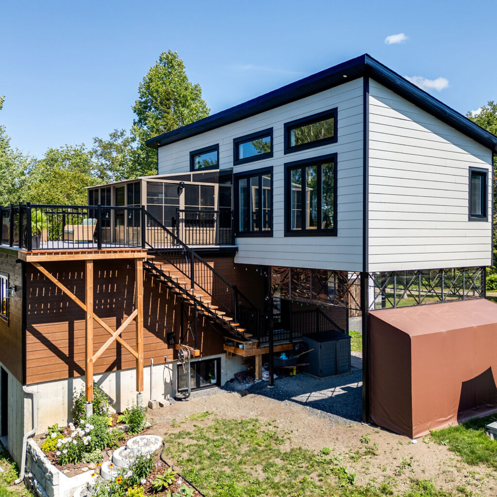 Batitech chalet usine europeen urbain terrasse / Urban European-style prefabricated chalet