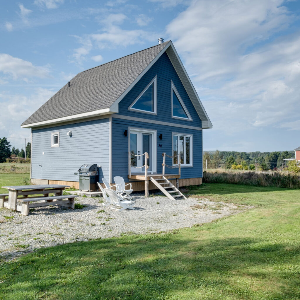 Batitech chalet usine suisse classique cote / Classic Swiss-style prefabricated chalet