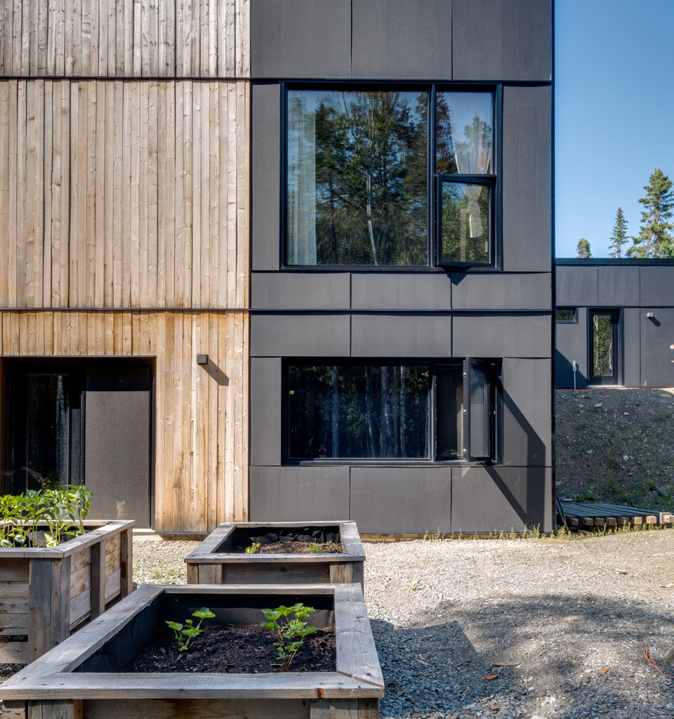 Batitech Maison Chalet Urbain Prefabrique Fenestration / Urban prefabricated chalet-style home