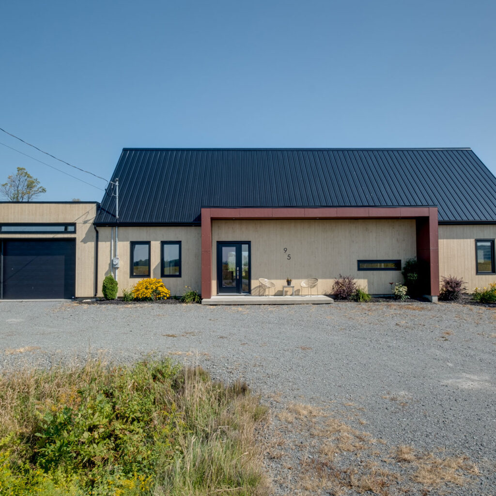 Batitech maison unifamiliale usinee facade / Single-Family Prefabricated Home