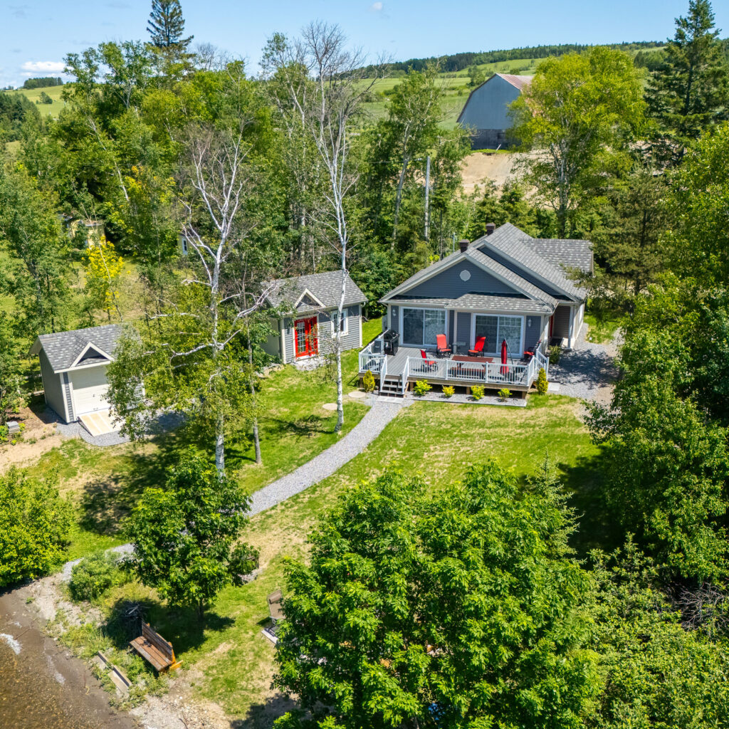 Chalet unifamilial de style canadien