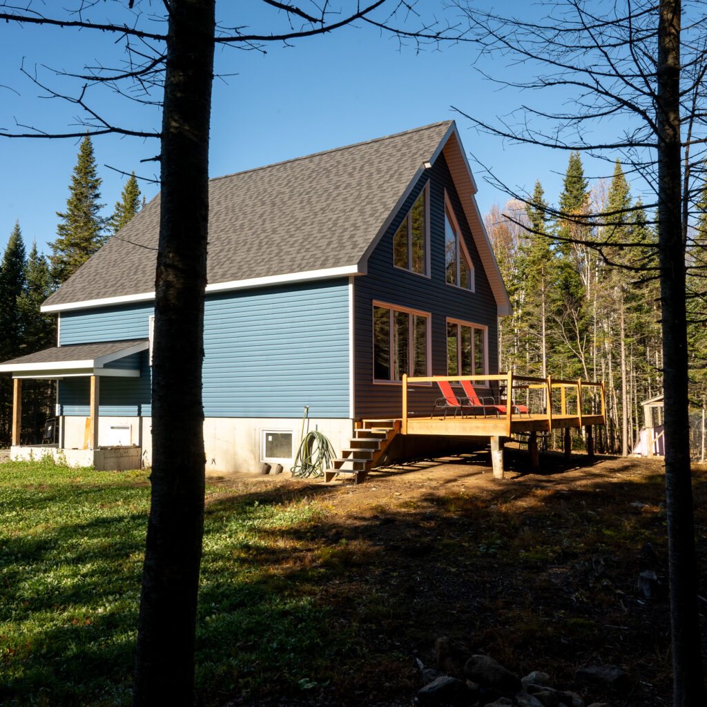 R&eacute;sidence en for&ecirc;t de style chalet suisse