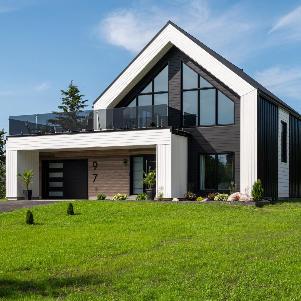 R&eacute;sidence unifamiliale avec terrasse sur&eacute;lev&eacute;e