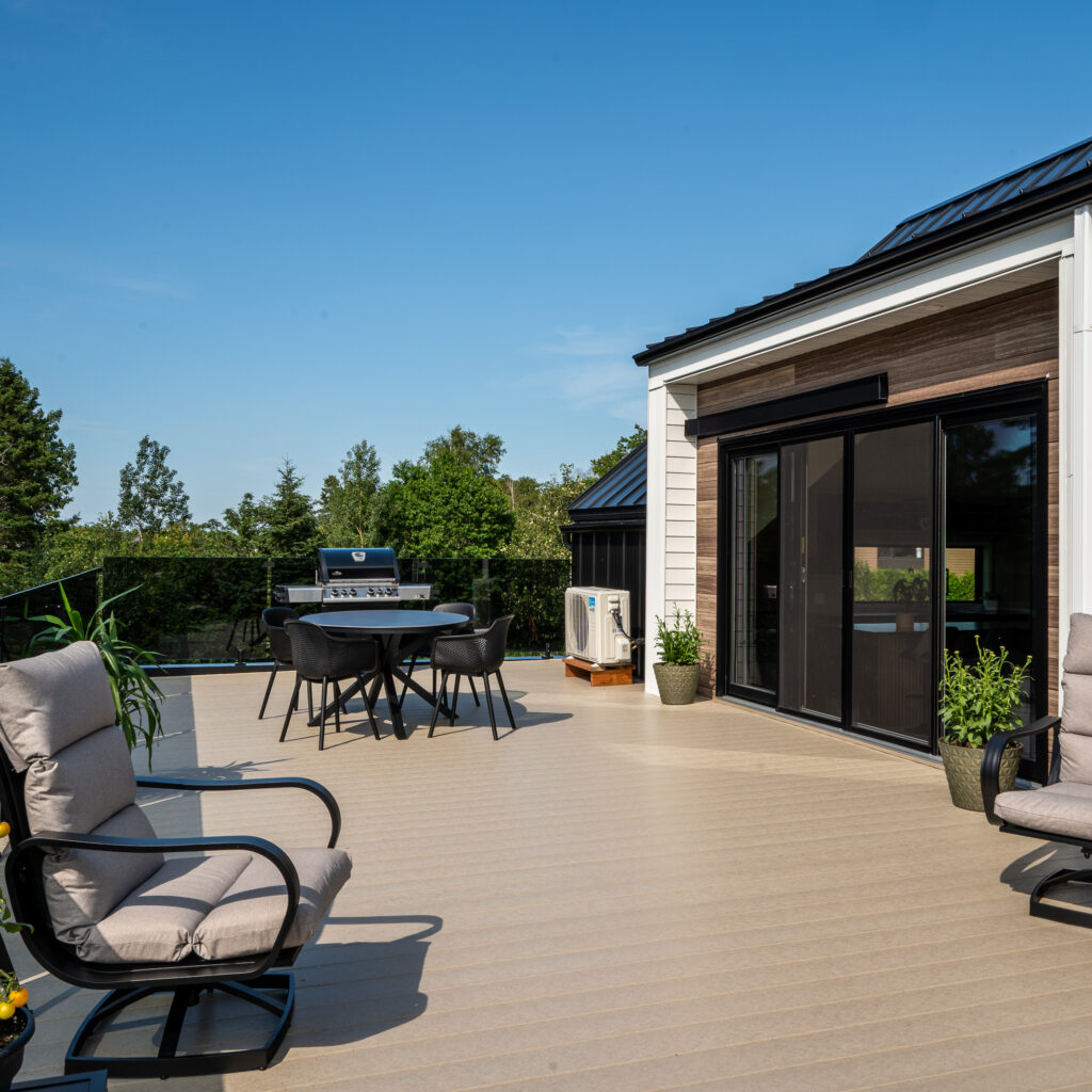 R&eacute;sidence unifamiliale avec terrasse sur&eacute;lev&eacute;e