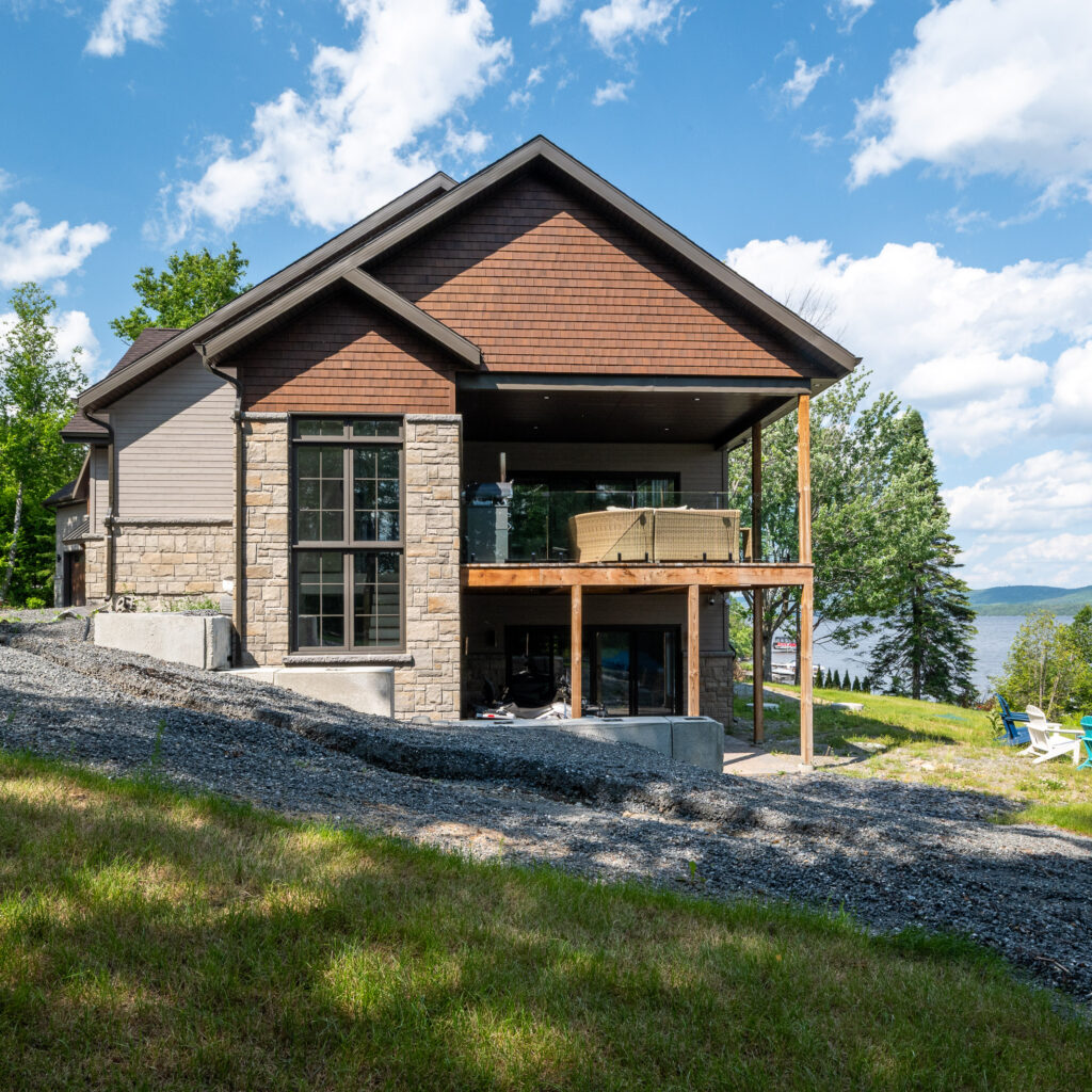 R&eacute;sidence unifamiliale avec vue sur le lac