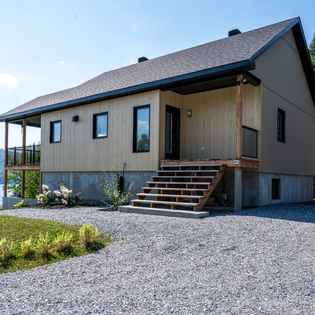 R&eacute;sidence unifamiliale contemporaine en lisi&egrave;re de for&ecirc;t