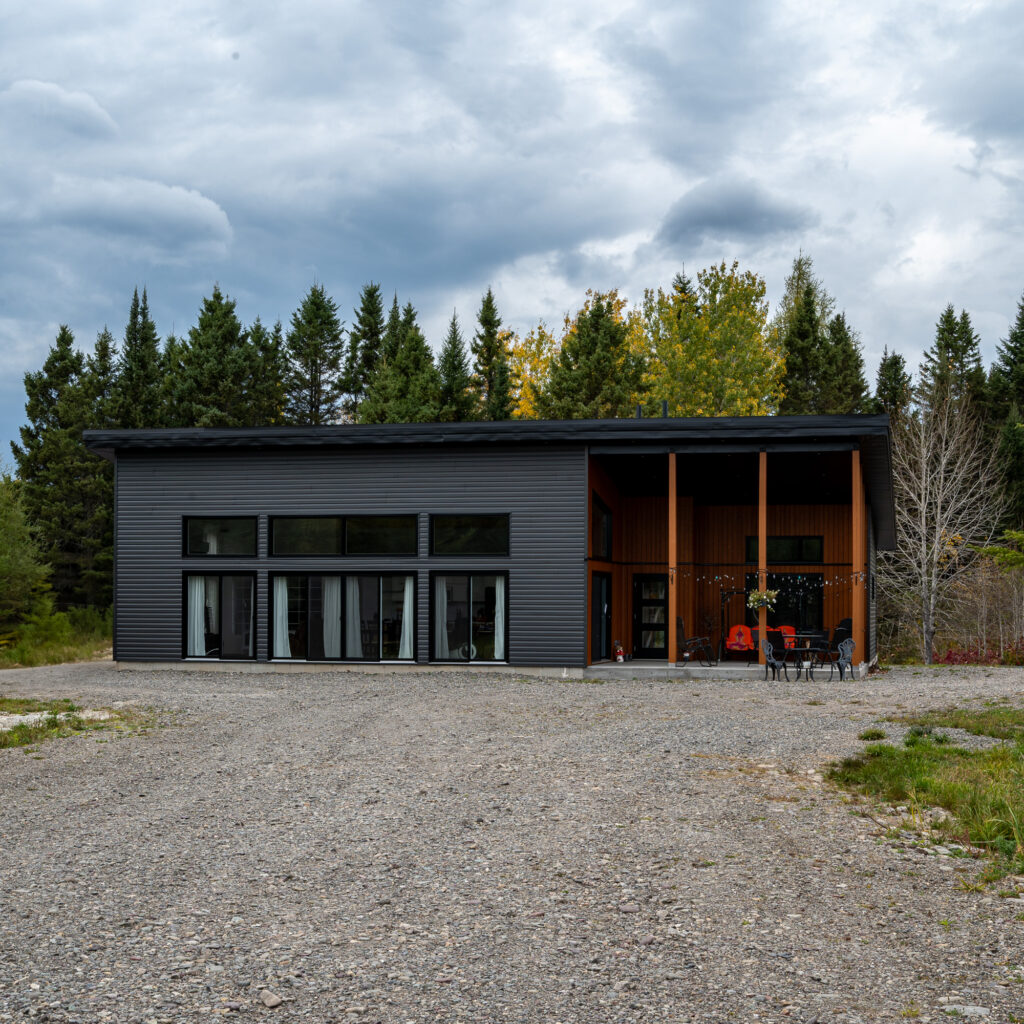 R&eacute;sidence unifamiliale contemporaine sur mesure