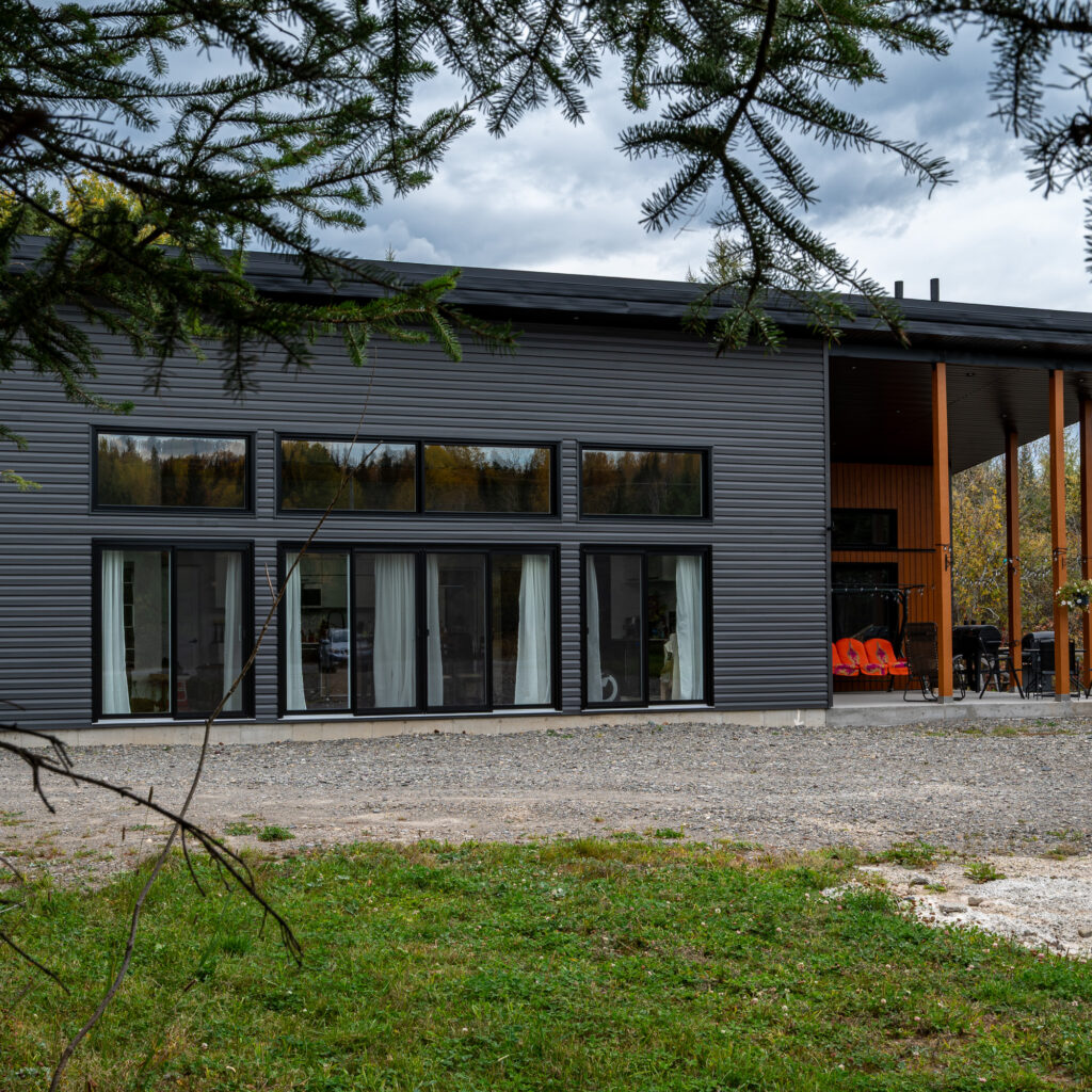 R&eacute;sidence unifamiliale contemporaine sur mesure