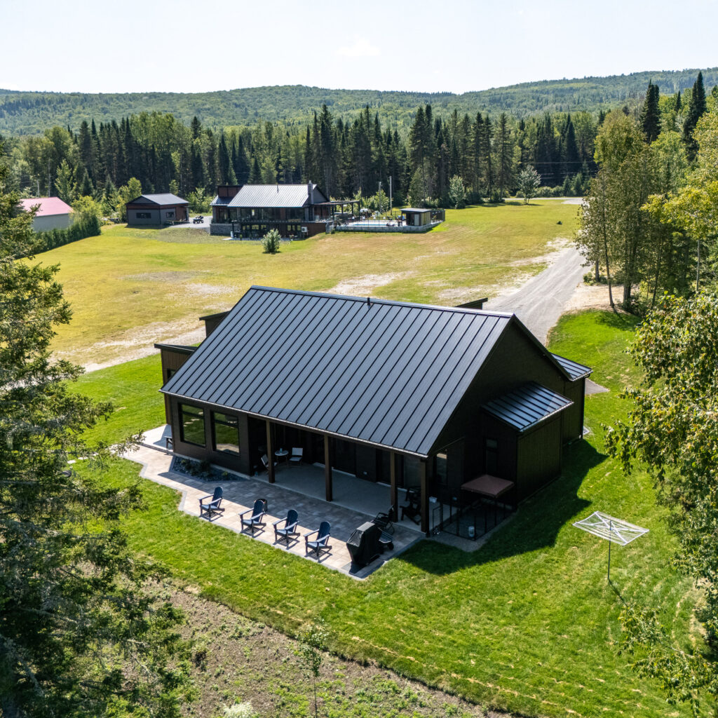 R&eacute;sidence unifamiliale sur mesure en bordure de l&rsquo;eau