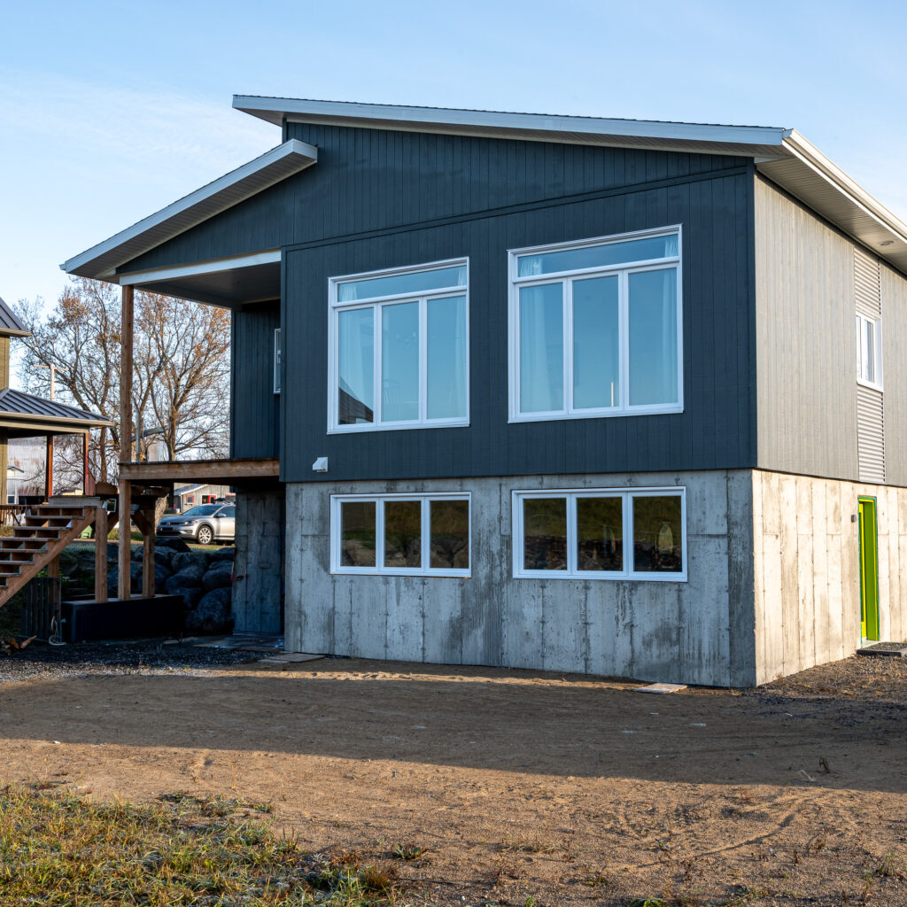 R&eacute;sidence unifamiliale urbaine pr&eacute;fabriqu&eacute;e
