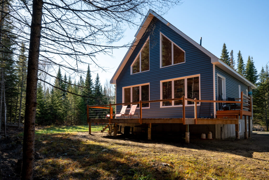 R&eacute;sidence en for&ecirc;t de style chalet suisse