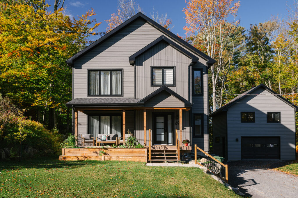https://batitech.ca/wp-content/uploads/2026/08/a_residence_unifamiliale_contemporaine_a_deux_etages-4-scaled.jpg